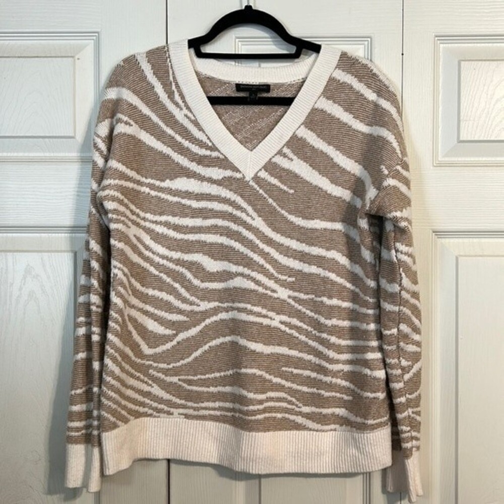 BANANA REPUBLIC Size Small White Tan Animal Print V-Neck Pullover Sweater Zebra
